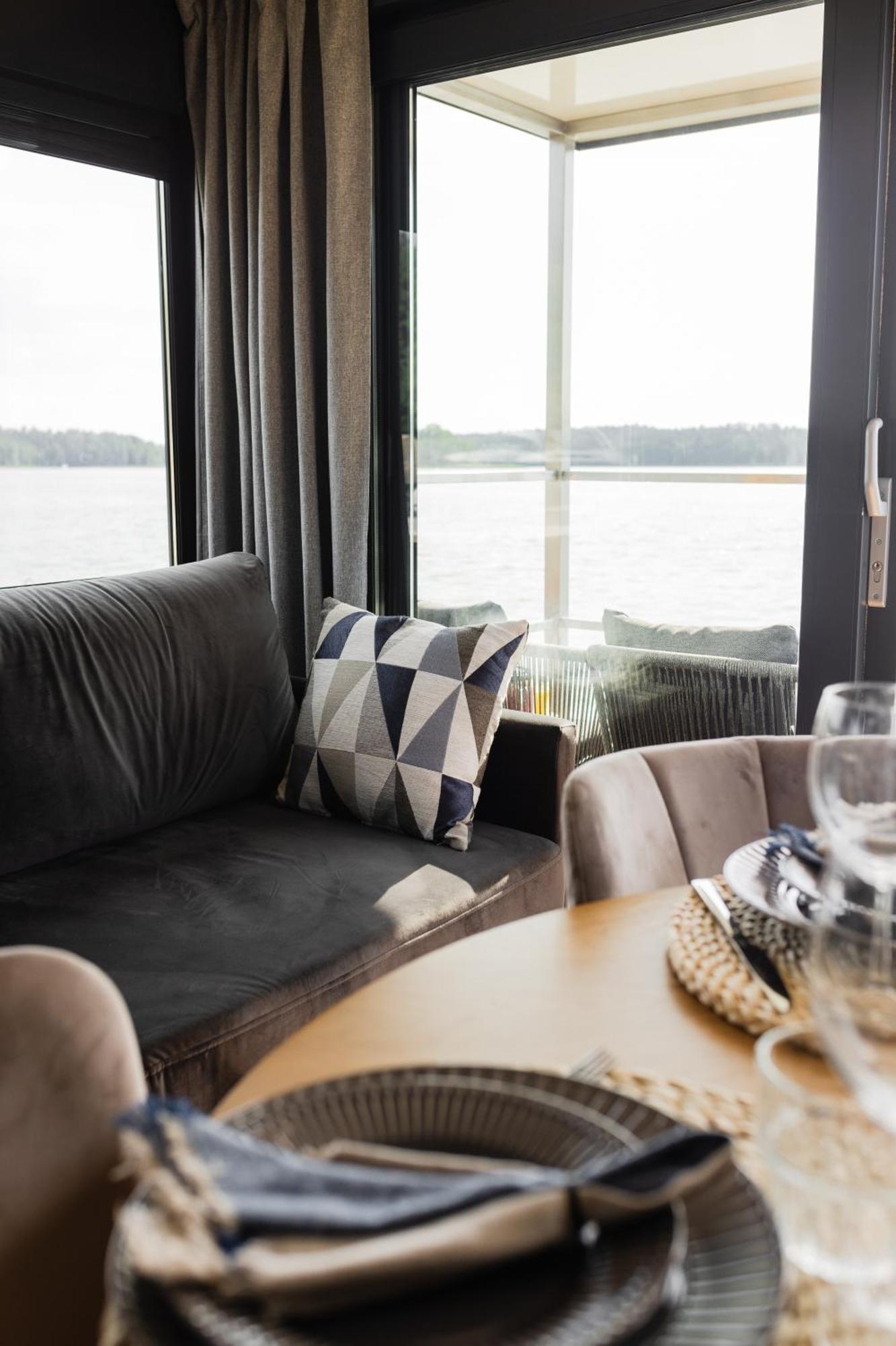 Domek Na Wodzie - Houseboat -Sauna, Taras Na Dachu, Dwie Sypialnie Mikołajki Luaran gambar