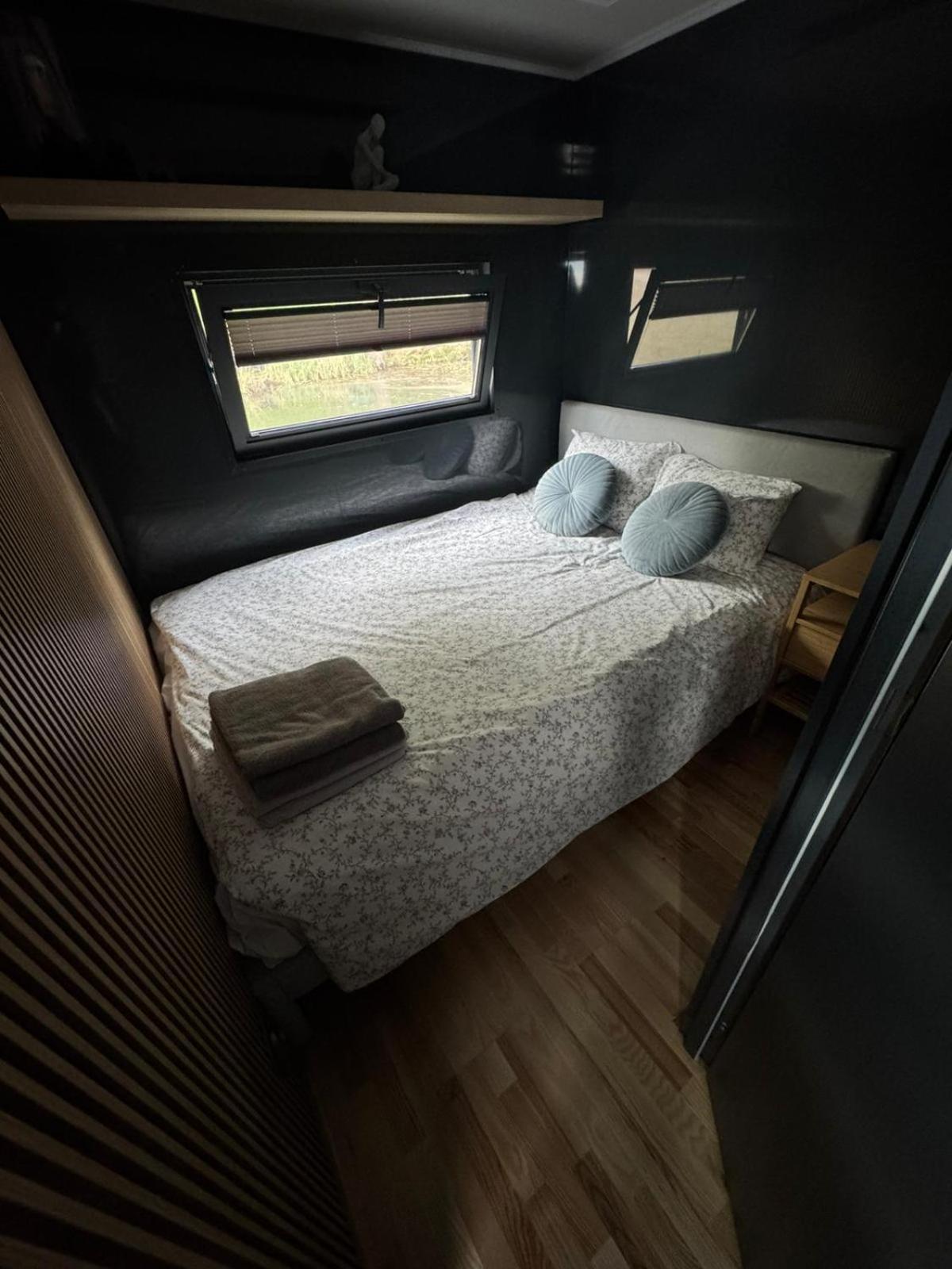 Domek Na Wodzie - Houseboat -Sauna, Taras Na Dachu, Dwie Sypialnie Mikołajki Luaran gambar