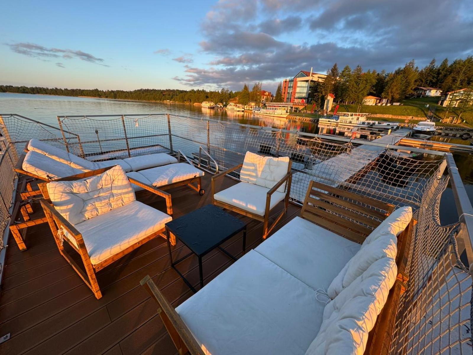 Domek Na Wodzie - Houseboat -Sauna, Taras Na Dachu, Dwie Sypialnie Mikołajki Luaran gambar