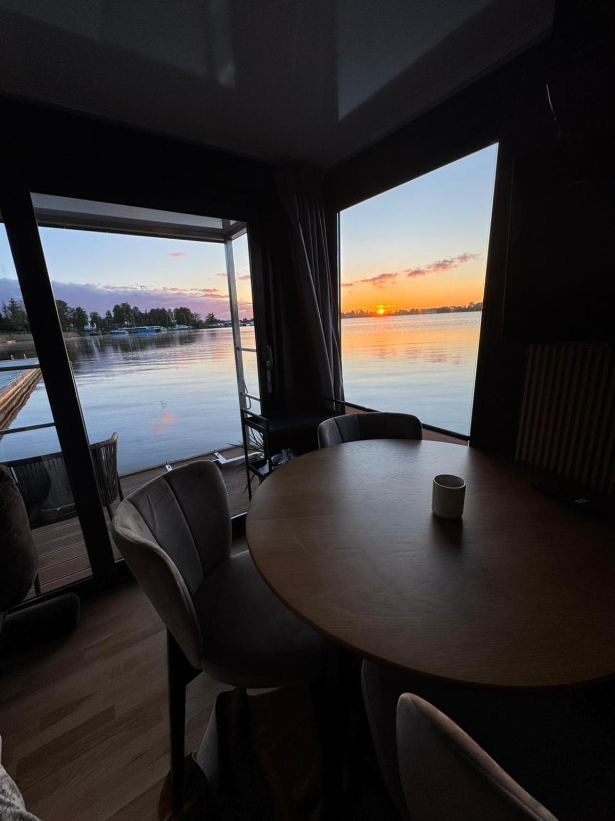 Domek Na Wodzie - Houseboat -Sauna, Taras Na Dachu, Dwie Sypialnie Mikołajki Luaran gambar