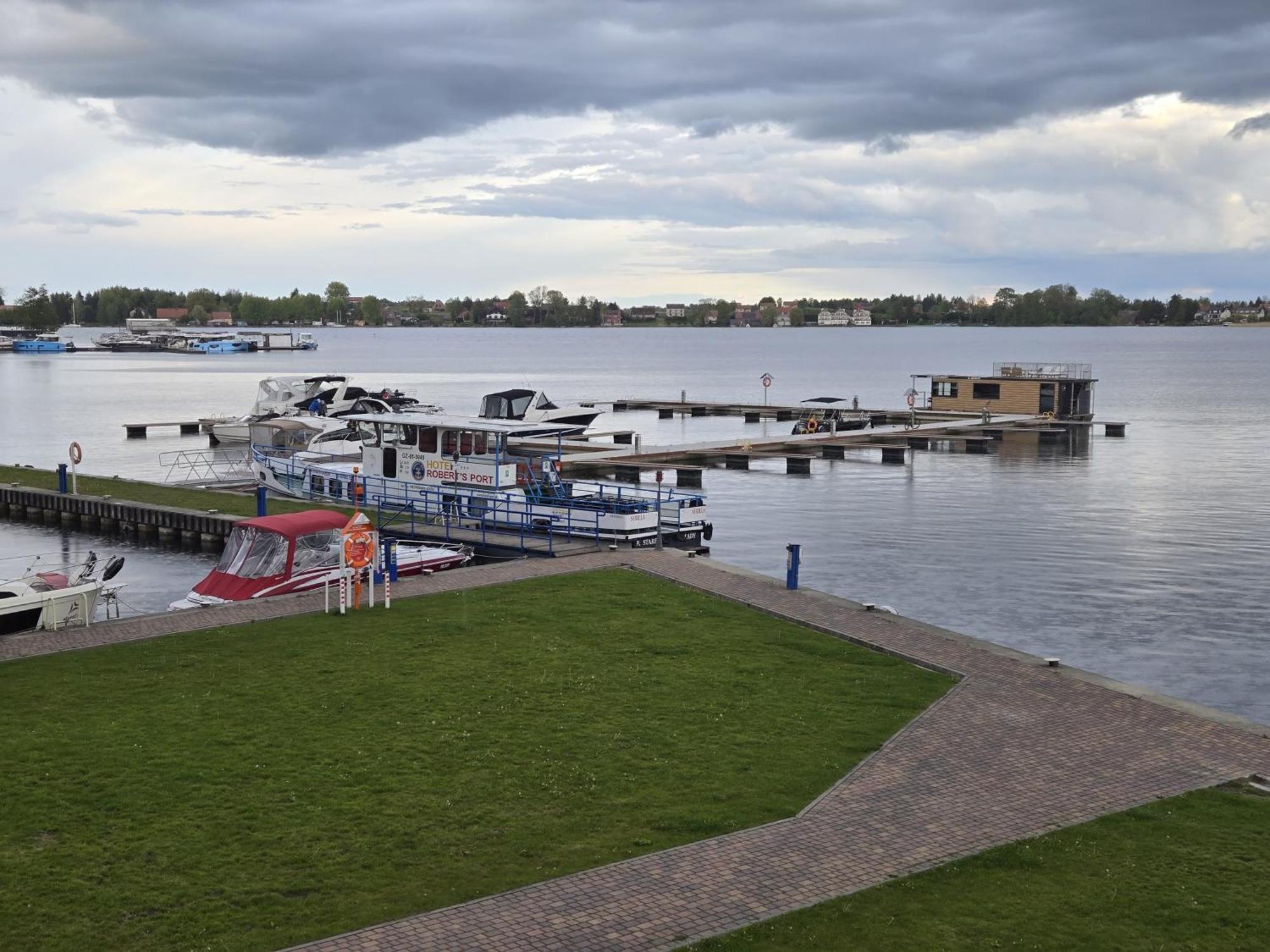 Domek Na Wodzie - Houseboat -Sauna, Taras Na Dachu, Dwie Sypialnie Mikołajki Luaran gambar