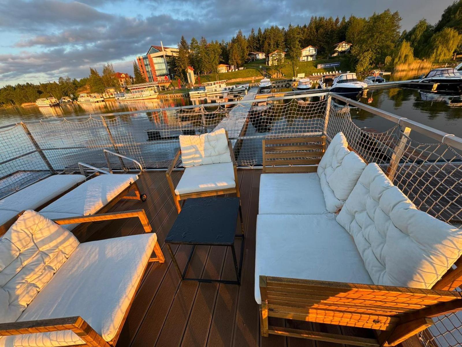 Domek Na Wodzie - Houseboat -Sauna, Taras Na Dachu, Dwie Sypialnie Mikołajki Luaran gambar